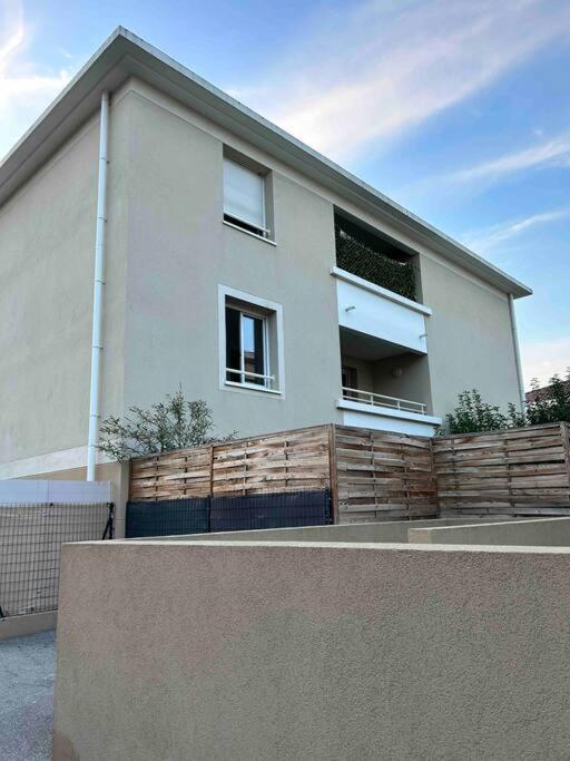 Appartement Avec Terrasse Et Box Entre Plages Et Nature Marseille Exterior photo